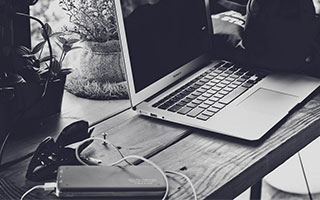 纷纷上演绝地反击，场外风云再次激荡，上演一场绝地反击